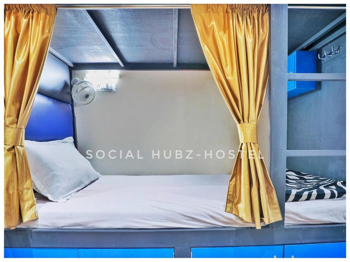 Social Hubz Hostel Mumbai Exterior photo