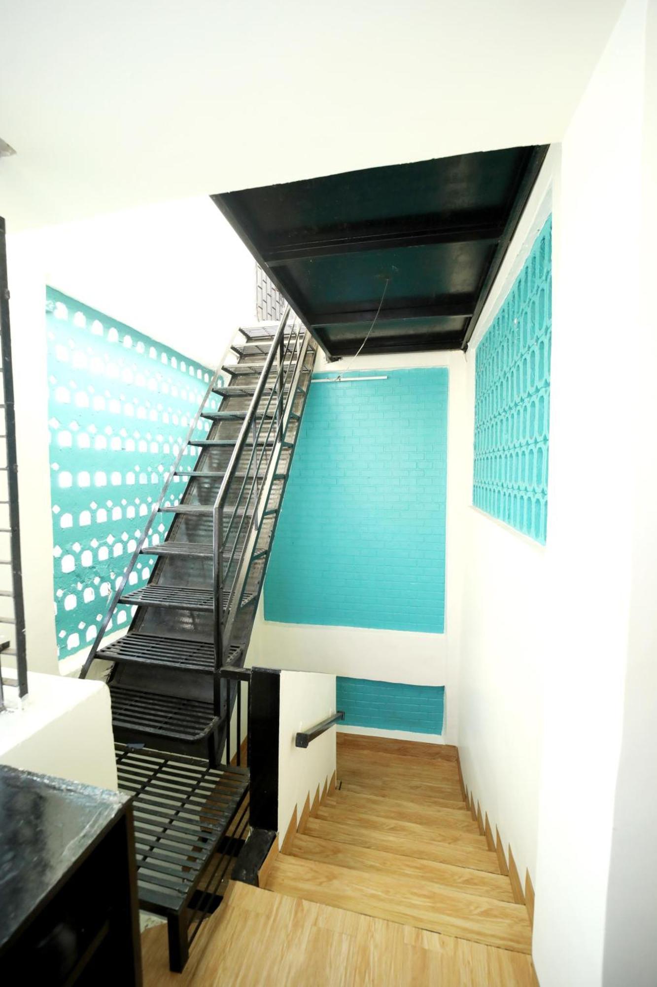 Social Hubz Hostel Mumbai Exterior photo